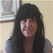 Adapto muy bien mis clases al nivel.del alumn@. Además como soy española y profesora de inglés , puedo dar clases de español a extranjeros porque deduciría enseguida qué es lo que quieren expresar cuando hay algún error en la habilidad oral o escrita. Por